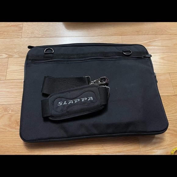 Three brand new laptop carrying case with shoulder strap - Picture 10 of 10